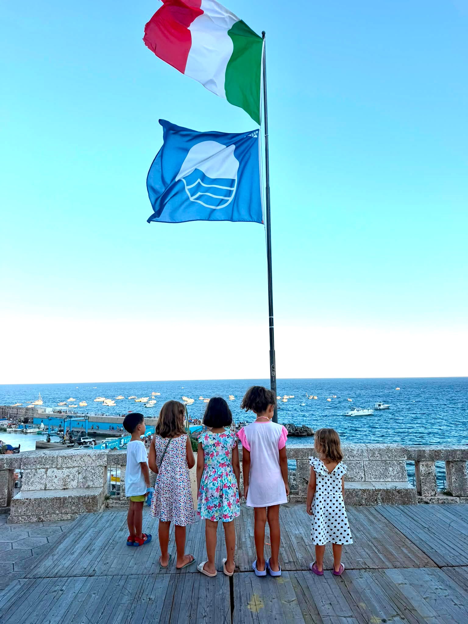 Foto: Castro celebra Bandiera Blu con Lina la Tartarughina e punta all'Area Marina Protetta