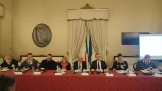 🛡️ ESTATE SICURA NEL SALENTO: I NUMERI DELLA MAGGIORE OPERAZIONE DI SICUREZZA
L'estate 2025 in provincia di Lecce si conclude con risultati straordinari nel contrasto all'illegalità e nella tutela della sicurezza urbana.
Un dispiegamento senza precedenti:
✅ 276 servizi straordinari
✅ Oltre 30.000 unità impegnate
✅ 69.061 persone controllate
✅ 48.699 veicoli verificati
Nel contrasto allo spaccio:
🚨 32 arresti in flagranza
🚨 Oltre 36 kg di stupefacenti sequestrati
🚨 278.000 prodotti contraffatti
🚨 116 lavoratori in nero scoperti
Un modello di governance innovativo basato su collaborazione tra istituzioni, prevenzione e tolleranza zero per l'illegalità.
Il Salento più sicuro è possibile. Scopri tutti i dettagli nel link in bio! 🔗
.
.
.
.
.
.
.
.
.
.
#Salento #Lecce #Sicurezza #Legalità #Emergenzasicurezza #Controlli #Movida #Contrabbando #Stupefacenti #Illegalità #Giustizia #ForzedelL'ordine #Polizia #Carabinieri #Guardiadi Finanza #Protezioneurbana #Comunità #Cittadinisicuri #Vocilocali #Storieglobali #Ugento #Ozanews #Sosicurezza #Vigilanza #Operazionisicurezza #Batterecrimine #Sicurezzapubblica