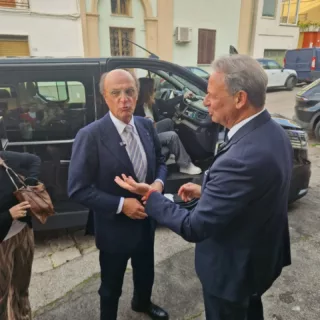 Inaugurazione del comitato elettorale di Paolo Pagliaro
Luigi Lobuono ha partecipato all’inaugurazione del comitato elettorale di Paolo Pagliaro a Ugento, alla presenza del candidato di Fratelli d’Italia come consigliere regionale.
Un momento di incontro e partecipazione politica in vista delle prossime elezioni regionali, che ha visto la presenza di numerosi cittadini e sostenitori.
#Uggento #PaoloPagliaro #FratellidItalia #Regionali2025 #PoliticaPugliese #Salento