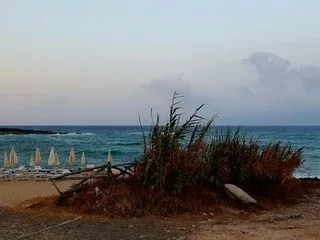 🌦️ Buongiorno amici di Ozanews!
📅 18 ottobre 2025 | Meteo: pioggia leggera e temperature miti (15-19°C). Ombrello in mano e occhio ai rovesci!
📻 Curiosità storica: il 18 ottobre 1922 nasceva la BBC, rivoluzionando il mondo dell’informazione.
📸 Grazie a Rosina Preite per le splendide foto di Torre San Giovanni!
Seguiteci su #Ozanews per news, storie e scatti dal territorio!
#Ugento #Gemini #TorreSanGiovanni #Almanacco #Meteo #Storia
https://ozanews.it/