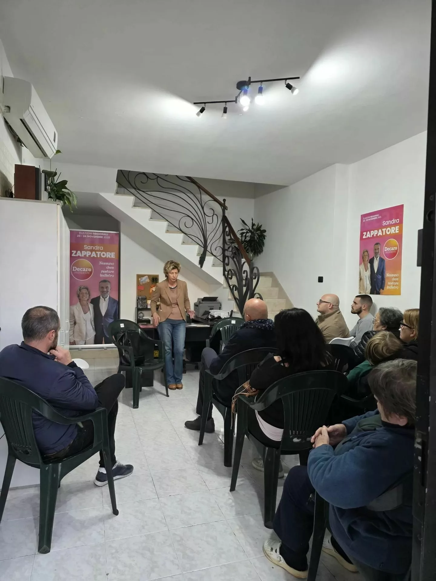 Sabato a Ugento, Sandra Zappatore ha incontrato una sala piena per parlare dell'importanza di una sala piena per la cittadinanza locale, ha presentato le sue proposte: affitti calmierati, recupero edifici pubblici, contributi prima casa, nuove regole assegnazione case popolari. Un confronto reale con i cittadini sulle problematiche e soluzioni possibili.
.
.
.
.
.
.
.
.
.
.
#Ugento #OzaNews #VociLocali #StorieGlobali #ElezioniRegionali #PoliticheAbitative #Puglia #Territorio