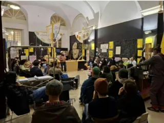 Il Centro Antidiscriminazione “L’Amara” si presenta il 21 novembre a Salve: il primo sportello in provincia di Lecce dedicato al supporto delle vittime di discriminazione su orientamento sessuale e identità di genere. L’incontro sarà negli spazi di Arci Cassandra (piazza della Concordia 27) dalle 18:30; precede la presentazione il laboratorio partecipativo “Muri di parole”. Il CAD, attivo da luglio, offre assistenza psicologica, legale e sociale, costruendo reti e promuovendo diritti nel Salento.
.
.
.
.
.
.
.
#Salve #Lecce #ArciCassandra #antidiscriminazione #diritticivili #LGBTQ+ #supporto #inclusione #comunità #psicologia #legale #sociale #reti #vittimediscriminazione #Amara #Salento #solidarietà #uguaglianza #diversità #giustizia #impegno #accoglienza #sostegno #equità #dirittiumani #giornatamondialedellabattagliaalladiscriminazione