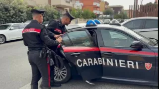 Anzio - Carabinieri di Lavinio, con supporto Compagnia Gallipoli, arrestano 24enne marocchino per atti persecutori, adescamento e violenza sessuale su minore. Indagini partite da denuncia ragazza, episodi presso stazione ferroviaria. Attivato il Codice Rosso, rintracciato in provincia di Lecce. Indagato ora in carcere, innocente fino a sentenza definitiva.
.
.
.
.
.
.
.
.
.
.
#Anzio #Gallipoli #arresto #violenzasessuale #minore #CodiceRosso #indagini #carabinieri #Lecce #innocente #cronaca #sicurezza #UGENTO #OZANEWS #VOCILOCALI #STORIEGLOBALI