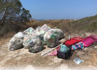 Nuova stagione, vecchi problemi: le marine di Ugento sommerse dai rifiuti le marine di ugento sommerse dai rifiuti