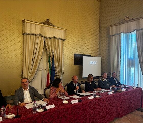 Lecce unita per i giovani: firmato il protocollo interistituzionale contro dispersione scolastica e devianza