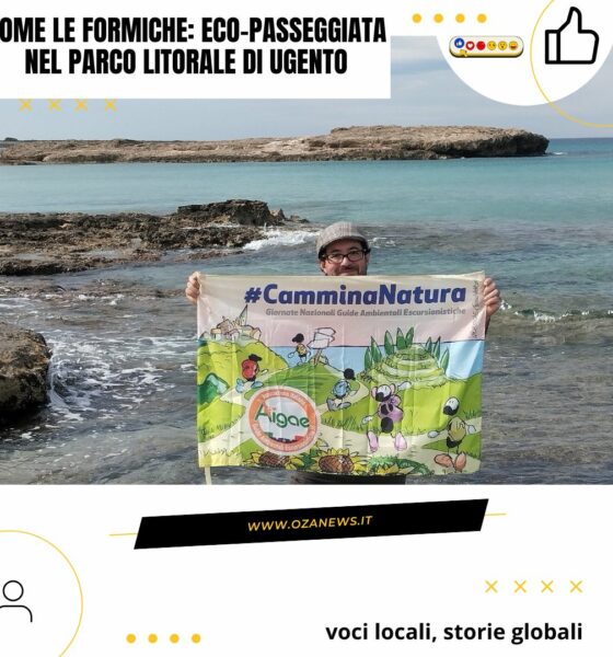 Eco-Passeggiata nel Parco Litorale di Ugento. Man holding #CamminaNatura banner by the sea. Tourism in Ugento.