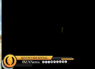 Grande partecipazione all’eco-passeggiata nel Parco Litorale di Ugento Eco-walk at Ugento's Coastal Park. Group of volunteers cleaning the beach. Environmental awareness and community involvement.