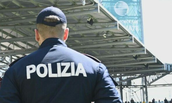 Police officer at stadium. Napoli fan banned for 10 years after Lecce riot. DASPO.