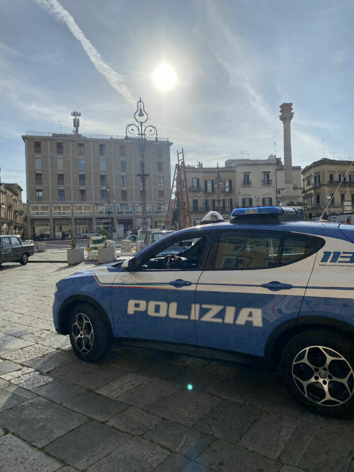 Maxi controlli della Questura di Lecce nel Salento: arresti per droga, Daspo e fogli di via. Misure per la sicurezza nel Basso Salento.