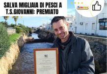 Salva migliaia di pesci a T.s.Giovanni: premiato Mirko Scarcella Eroe salva pesci a Torre San Giovanni