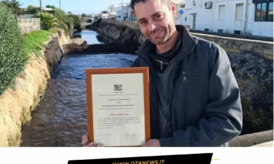 Eroe salva pesci a Torre San Giovanni