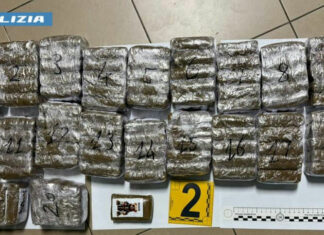 Maxi sequestro di hashish nel Leccese: due arresti Maxi sequestro hashish Lecce