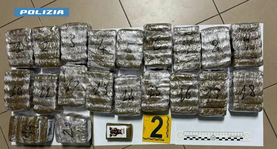 Maxi sequestro hashish Lecce