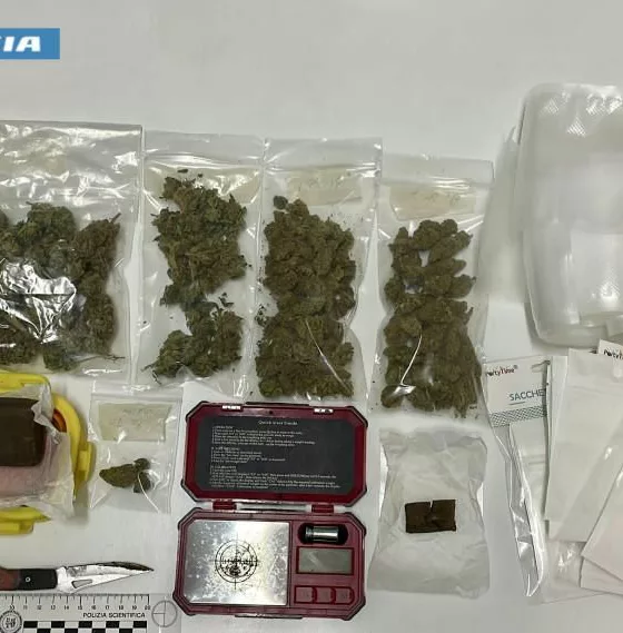Nardò: 29enne arrestato per detenzione di marijuana e hashish durante un controllo della polizia nel centro cittadino.