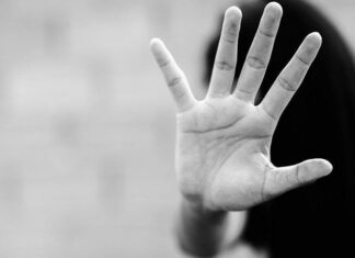 Violenza domestica: arresto a Lecce Arrestato a Lecce per maltrattamenti e tentato strangolamento.