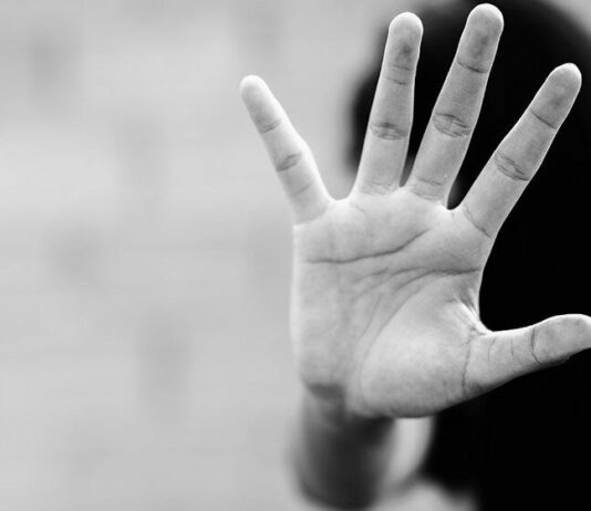 Violenza domestica: arresto a Lecce Arrestato a Lecce per maltrattamenti e tentato strangolamento.