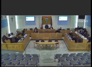 Bagarre nel Consiglio di Taurisano: “Non mi tappo la bocca, brucia la verità”