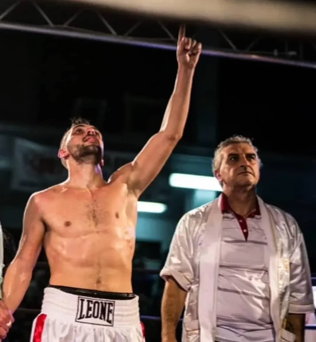 Giuseppe Carafa è campione italiano dei pesi leggeri di pugilato