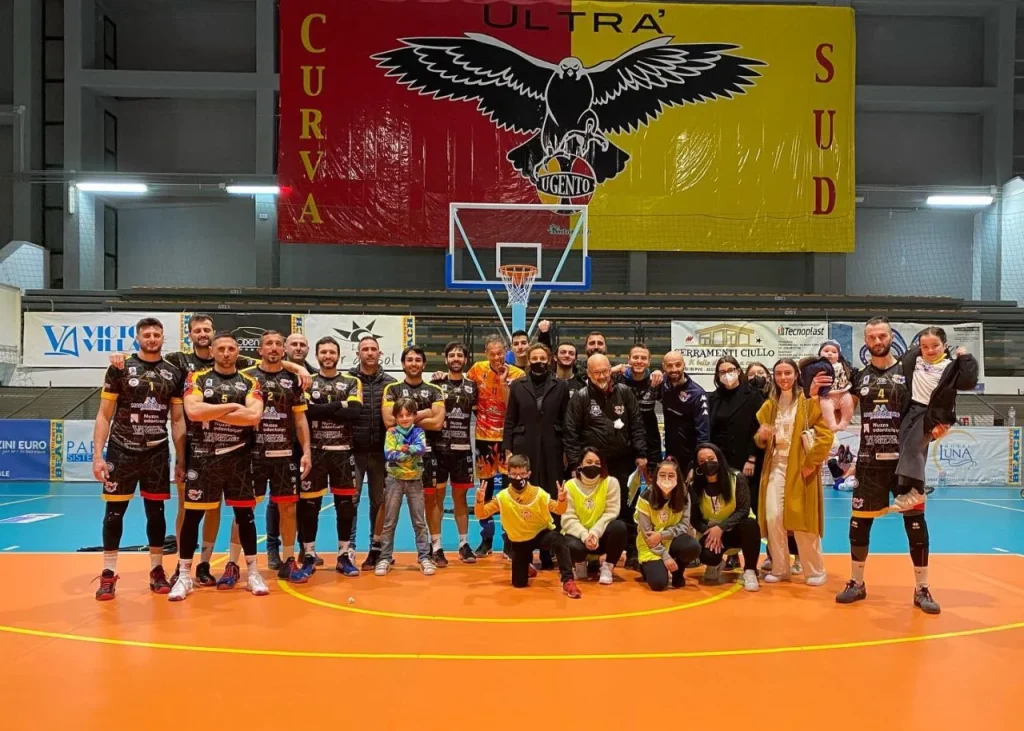 Immagine 1: I Falchi Beach ai playoff per la B2 - Tricase