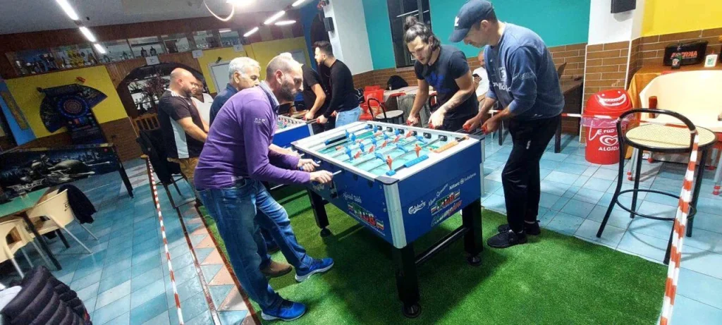 Immagine 1: La via il torneo di calcio balilla al Bar La Boccia - Ugento