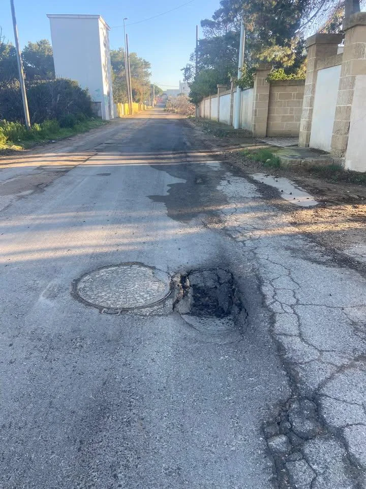 Torre San Giovanni: strade colabrodo mettono a rischio la sicurezza