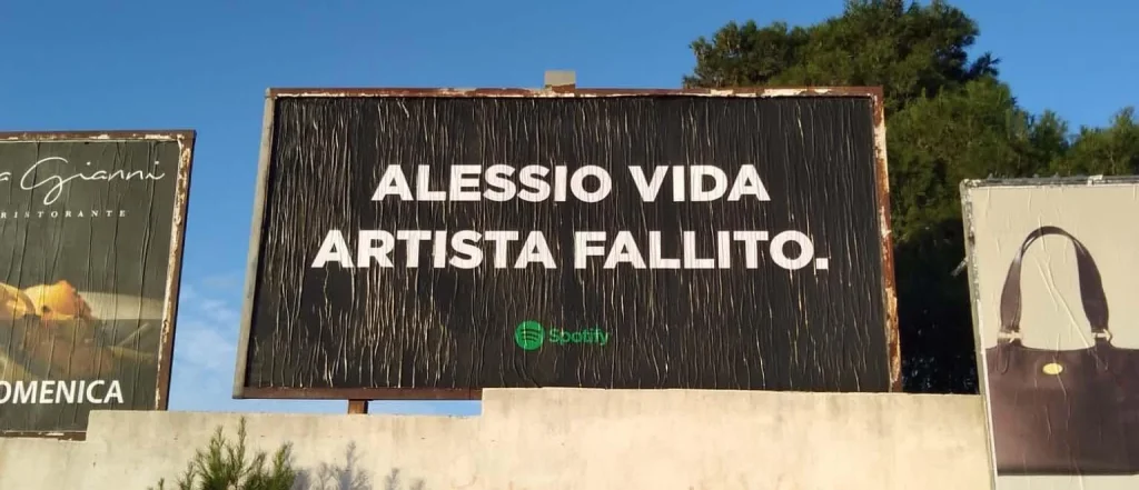 Immagine 1: Lo strano cartellone apparso a Ugento: ma chi è Alessio Vida? - Ugento
