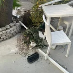 Immagine 3: Torre San Giovanni, auto sfonda il dehors dell&rsquo;hotel Il Veliero - Ugento