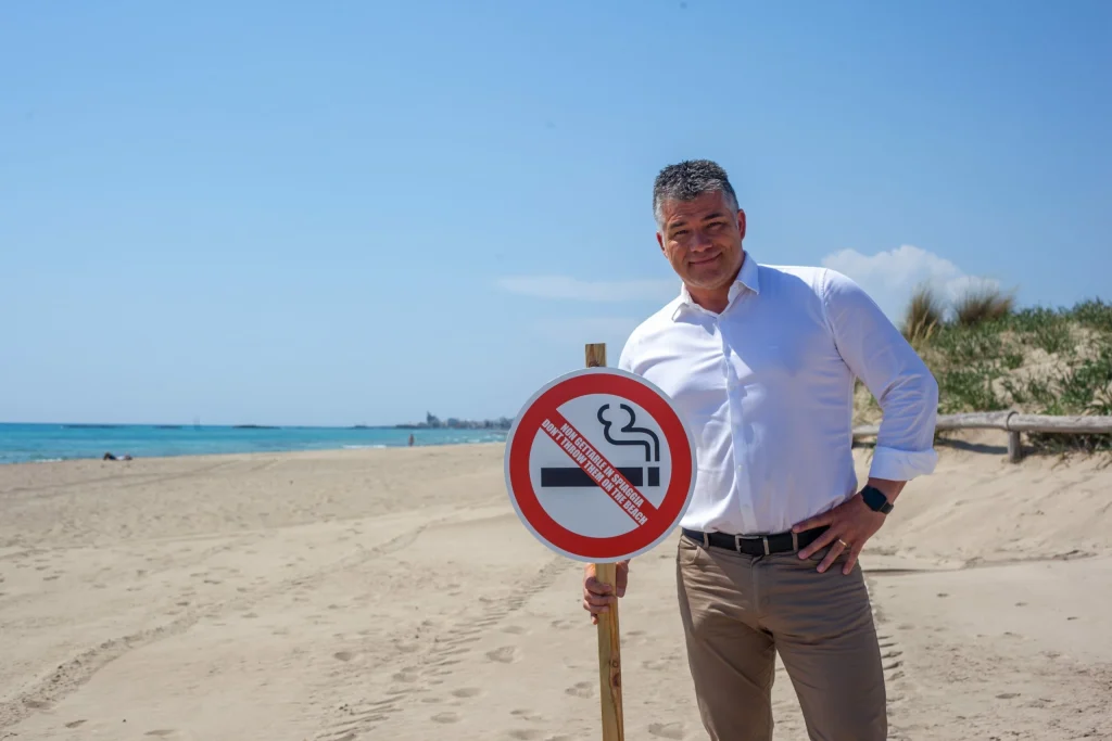 Immagine 1: L&rsquo;impegno di Biagio per la pulizia delle nostre spiagge - Basso Salento