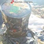 Immagine 1: Porto Cesareo, barile contro gli scogli - Basso Salento