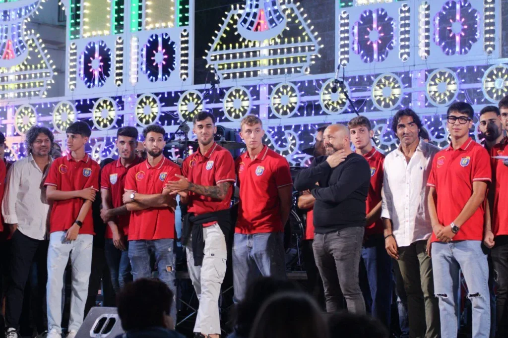 Immagine 9: Presentate le squadre di calcio e pallavolo a Ugento - Ugento