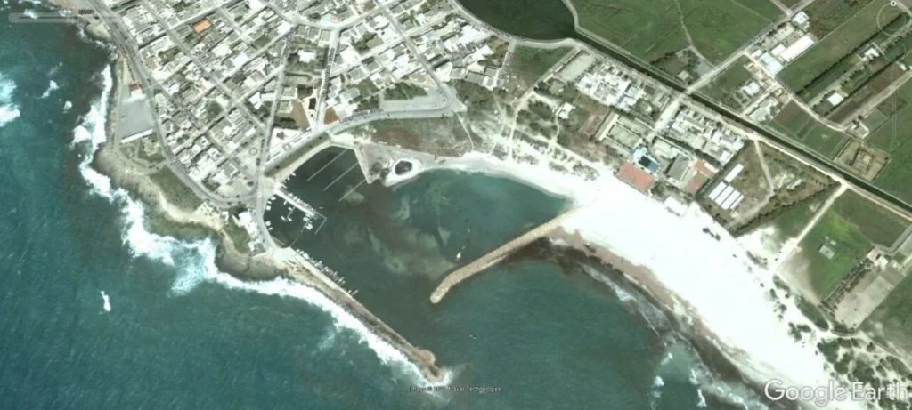 La bandiera è blu ma il porto è nero: il caso Torre San Giovanni