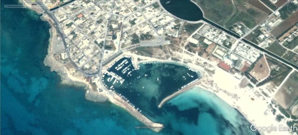 La bandiera è blu ma il porto è nero: il caso Torre San Giovanni