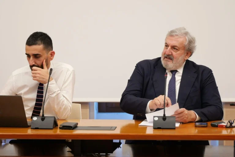 Centro di competenza regionale per l’IA, il presidente Emiliano e l’assessore Delli Noci al primo incontro del Comitato Tecnico