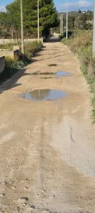 Immagine 1: La segnalazione: la strada per il mare e i suoi problemi - Basso Salento