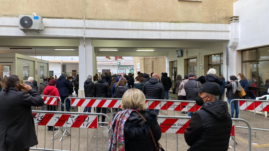 Centri vaccinali in tilt: la situazione di Gagliano