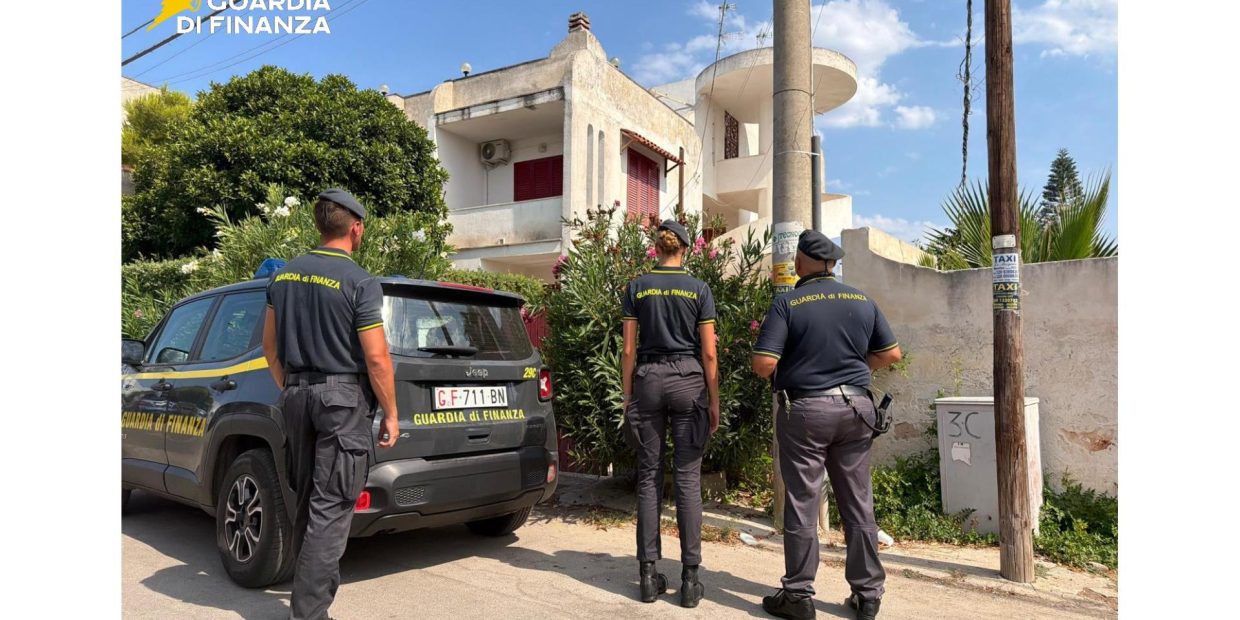 Foto di copertina: Gallipoli, ‘case pollaio’ per turisti: Guardia di Finanza scopre irregolarità - Lecce