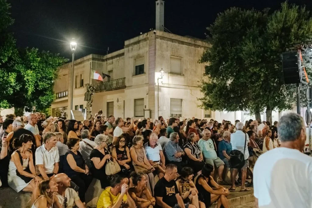 Dettaglio 10: Alliste, successo per la "Festa in Terra Allisti 2026": musica e arte incantano la piazza