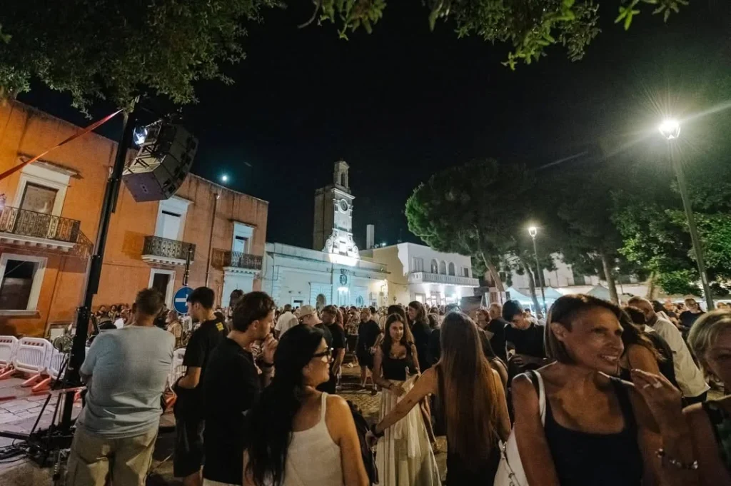 Dettaglio 12: Alliste, successo per la "Festa in Terra Allisti 2026": musica e arte incantano la piazza