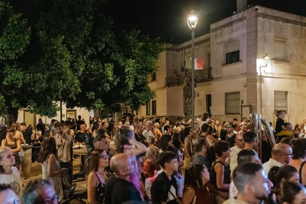 Dettaglio 9: Alliste, successo per la "Festa in Terra Allisti 2026": musica e arte incantano la piazza