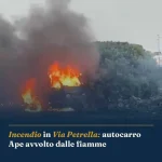 Foto di copertina: Ugento: Incendio in Via Petrella: autocarro Ape avvolto dalle fiamme - Basso Salento