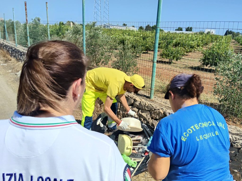 Dettaglio 1: Lequile, controlli contro l'abbandono di rifiuti: sanzioni in arrivo