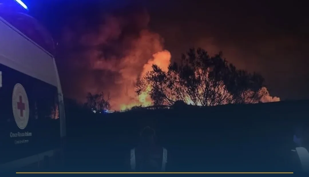 Anteprima di: Lequile, vasto incendio: Protezione Civile e CRI Lecce in supporto ai Vigili del Fuoco