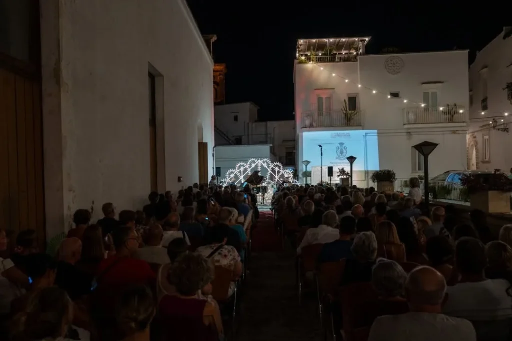 Dettaglio 11: Matino, successo per il concerto "Tanguedia" al Palazzo Marchesale