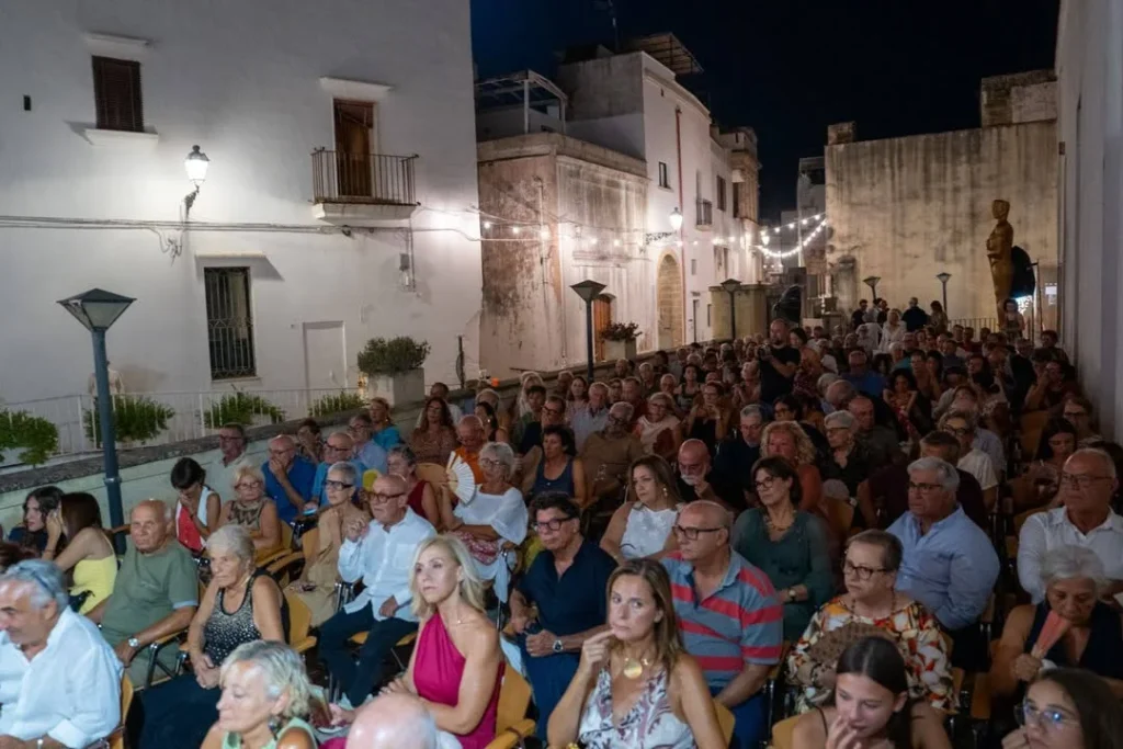 Dettaglio 2: Matino, successo per il concerto "Tanguedia" al Palazzo Marchesale