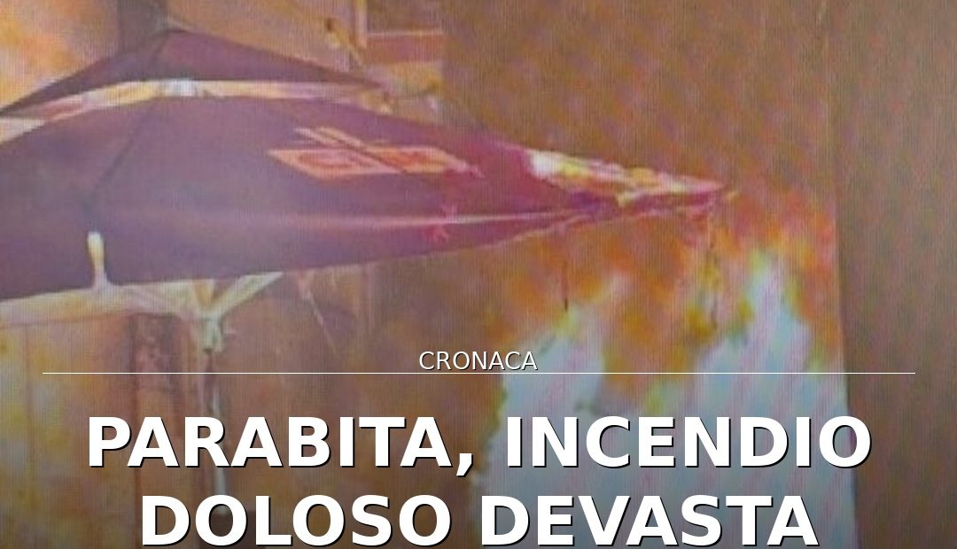 Anteprima di: Parabita, incendio doloso devasta dehors di un ristorante