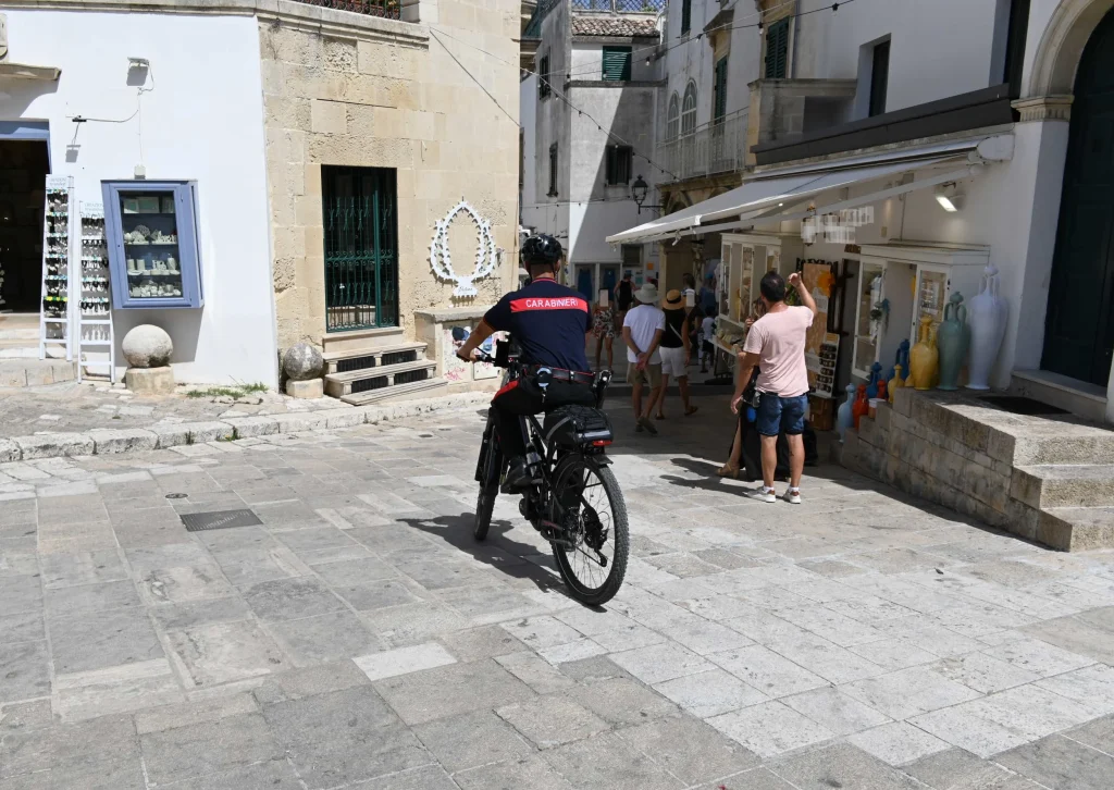 Dettaglio 2: Salento, Carabinieri intensificano controlli estivi: arresti e sanzioni nel Magliese