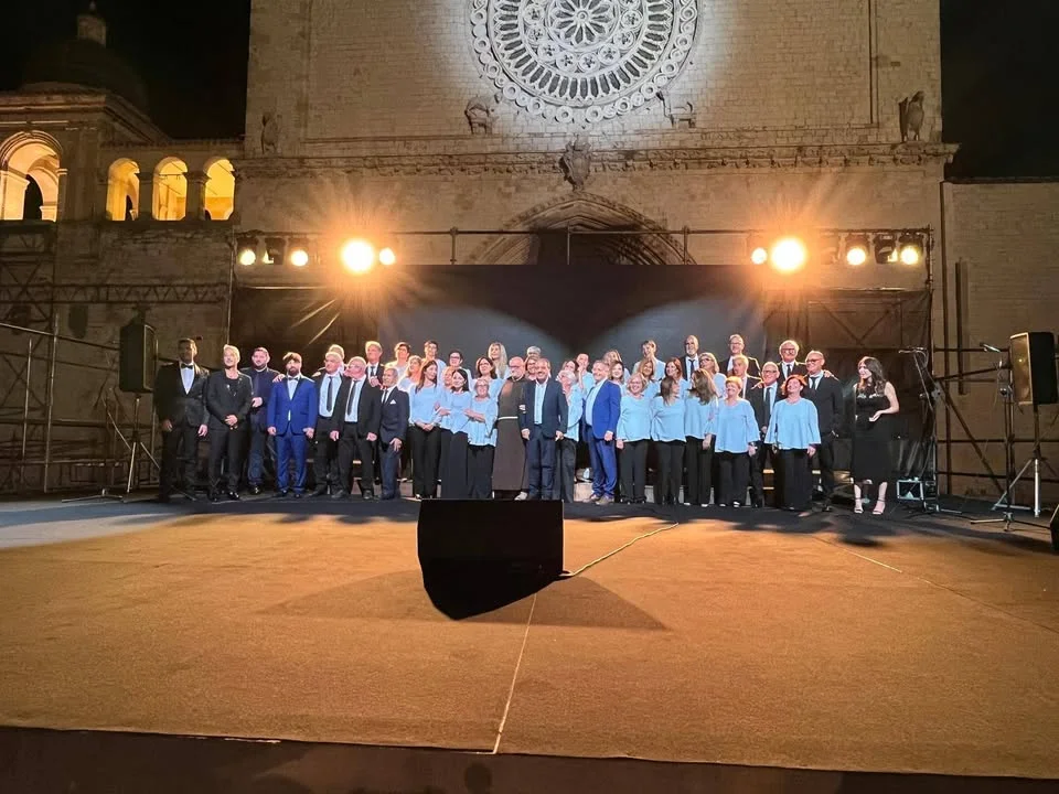 Dettaglio 2: Alessano, il Coro Ala di Riserva incanta Assisi con 'Sinfonie Notturne'
