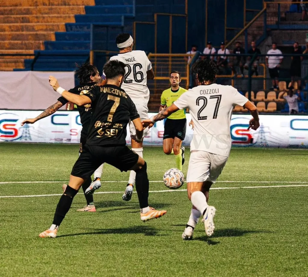 Dettaglio 2: Casarano, pareggio nel finale contro il Savoia in Serie C