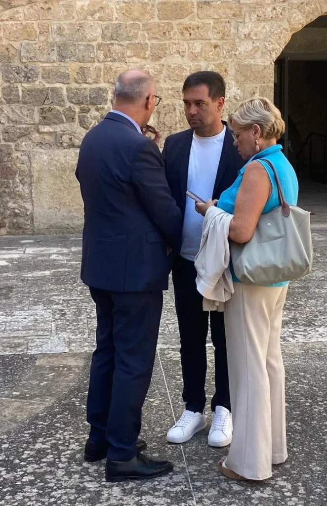Dettaglio 4: Copertino, Castello ospita la mostra internazionale "Birds of Passage"