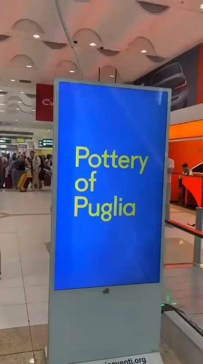 Dettaglio 2: Cutrofiano, la ceramica salentina promossa all'aeroporto di Bari